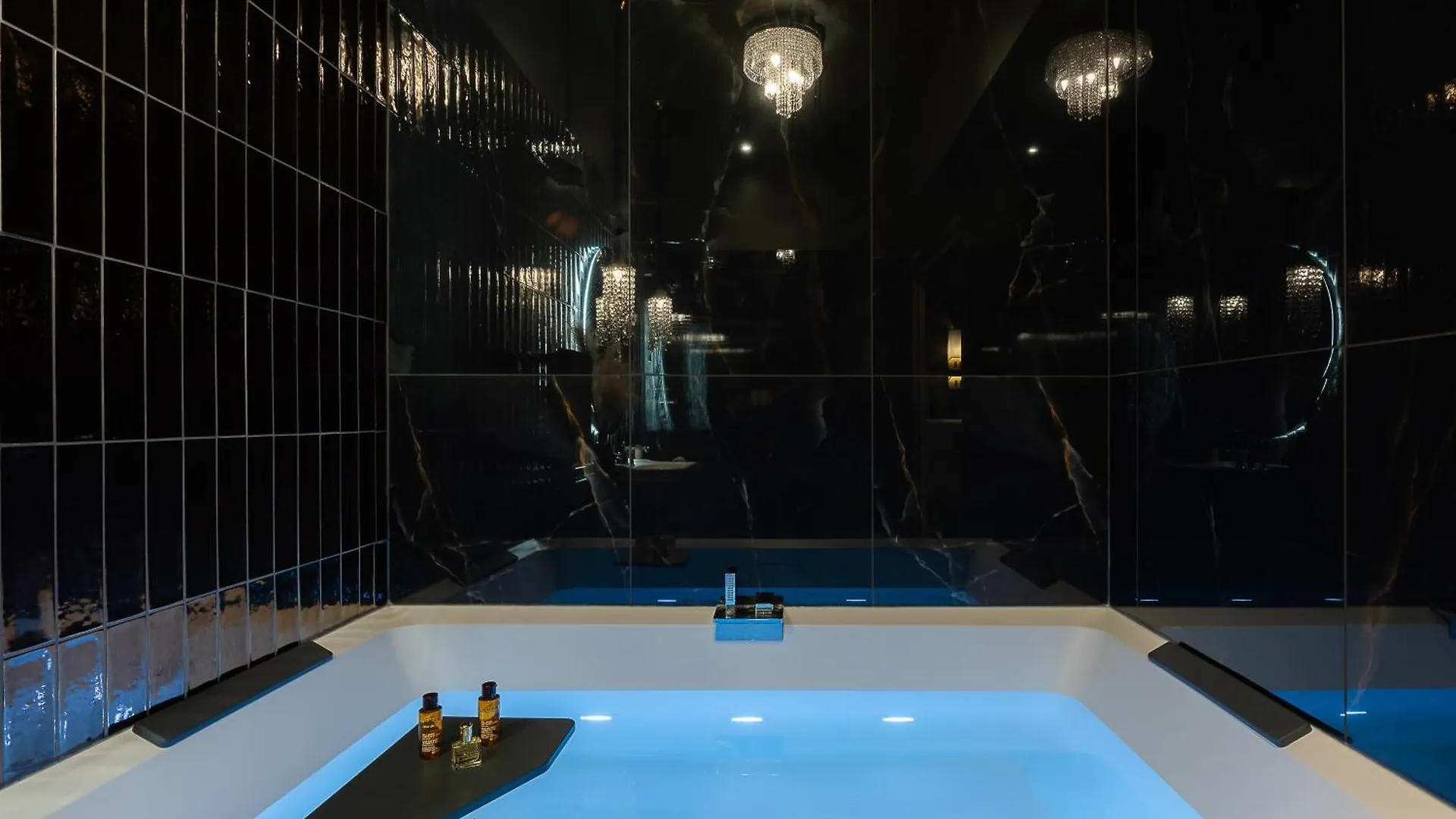 Host Inn Bien-Etre Spa Jacuzzi Downtown Lyon Fransa